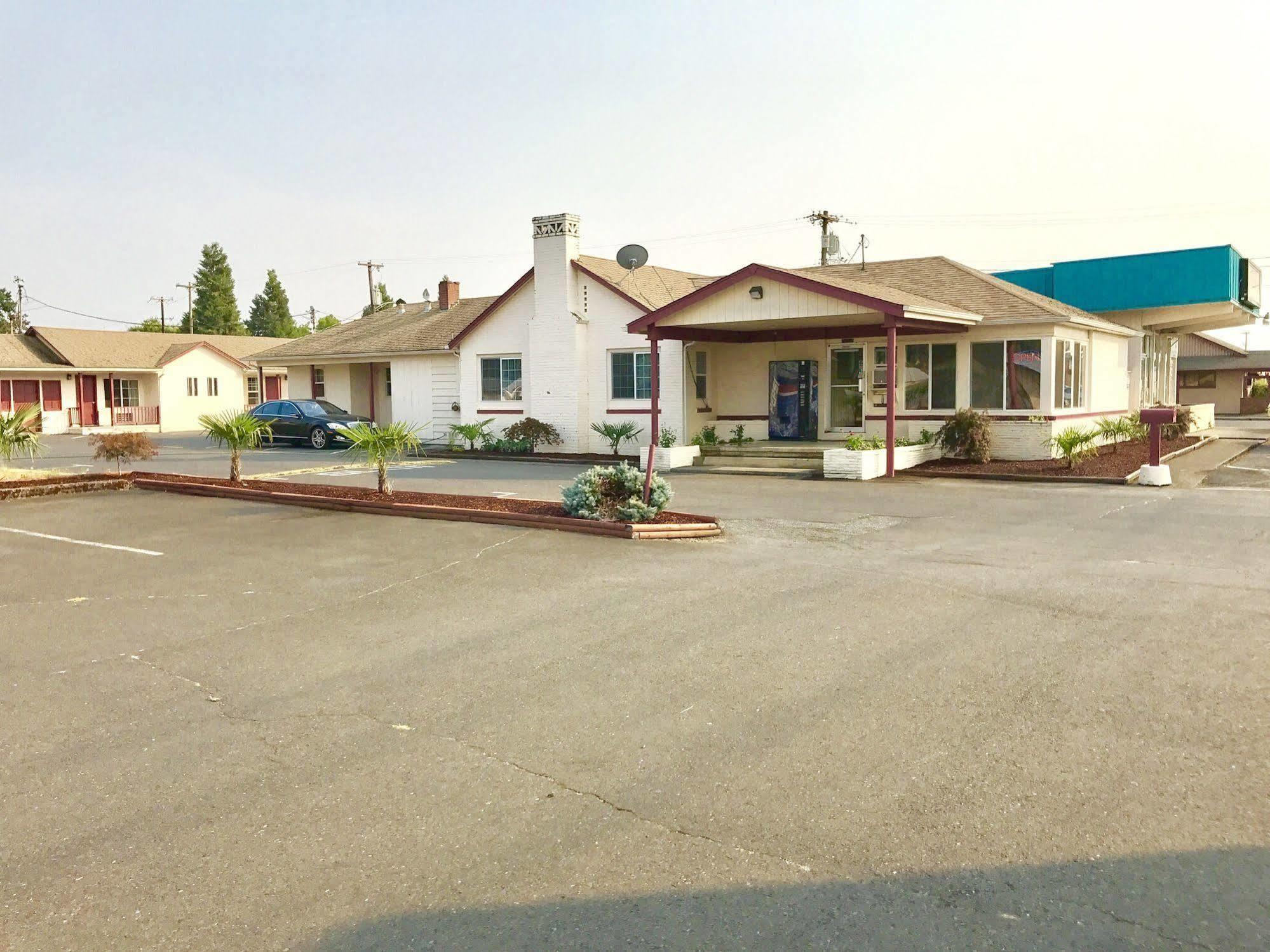 Travelers Inn Motel Сейлем Экстерьер фото