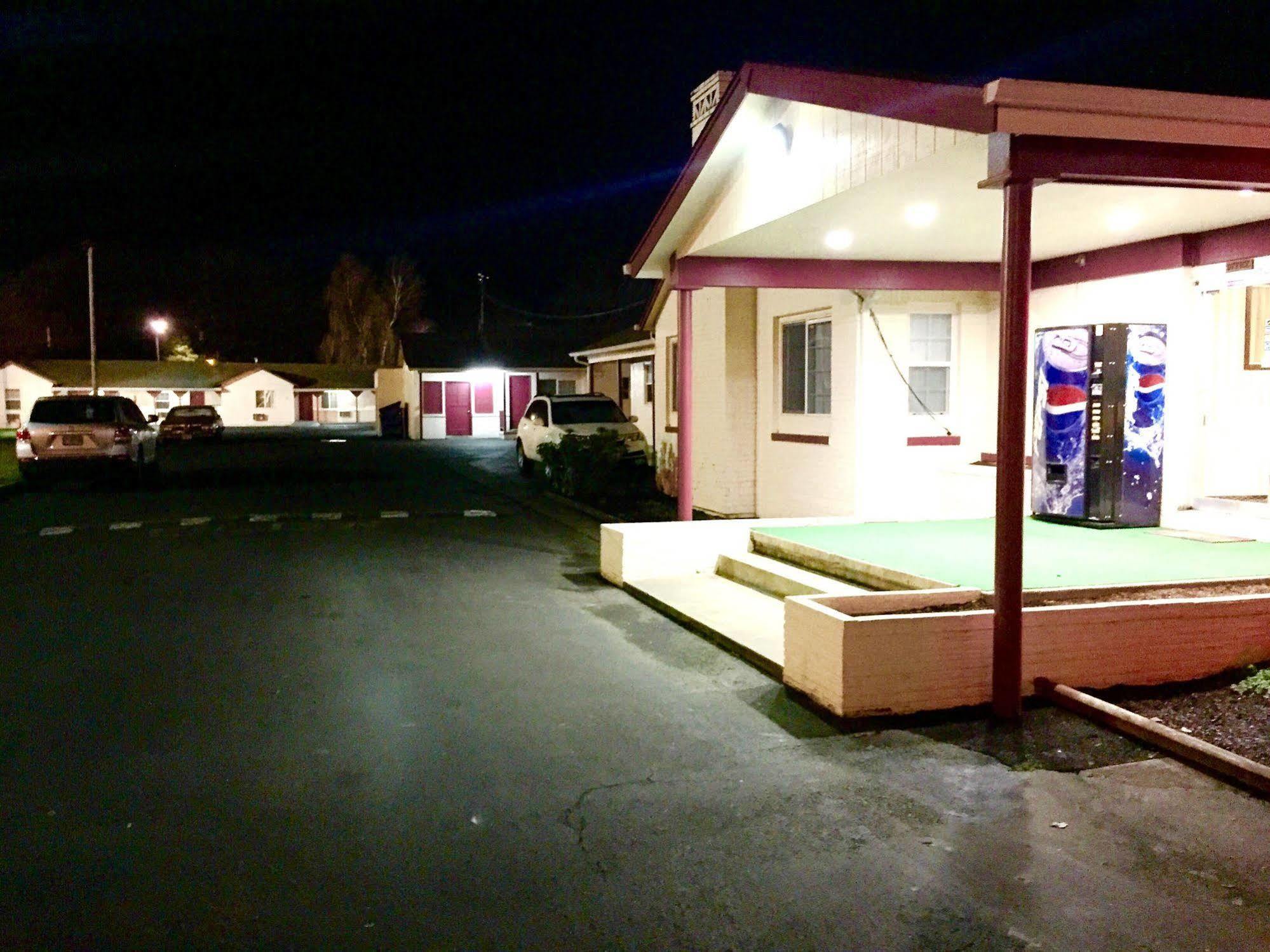 Travelers Inn Motel Сейлем Экстерьер фото
