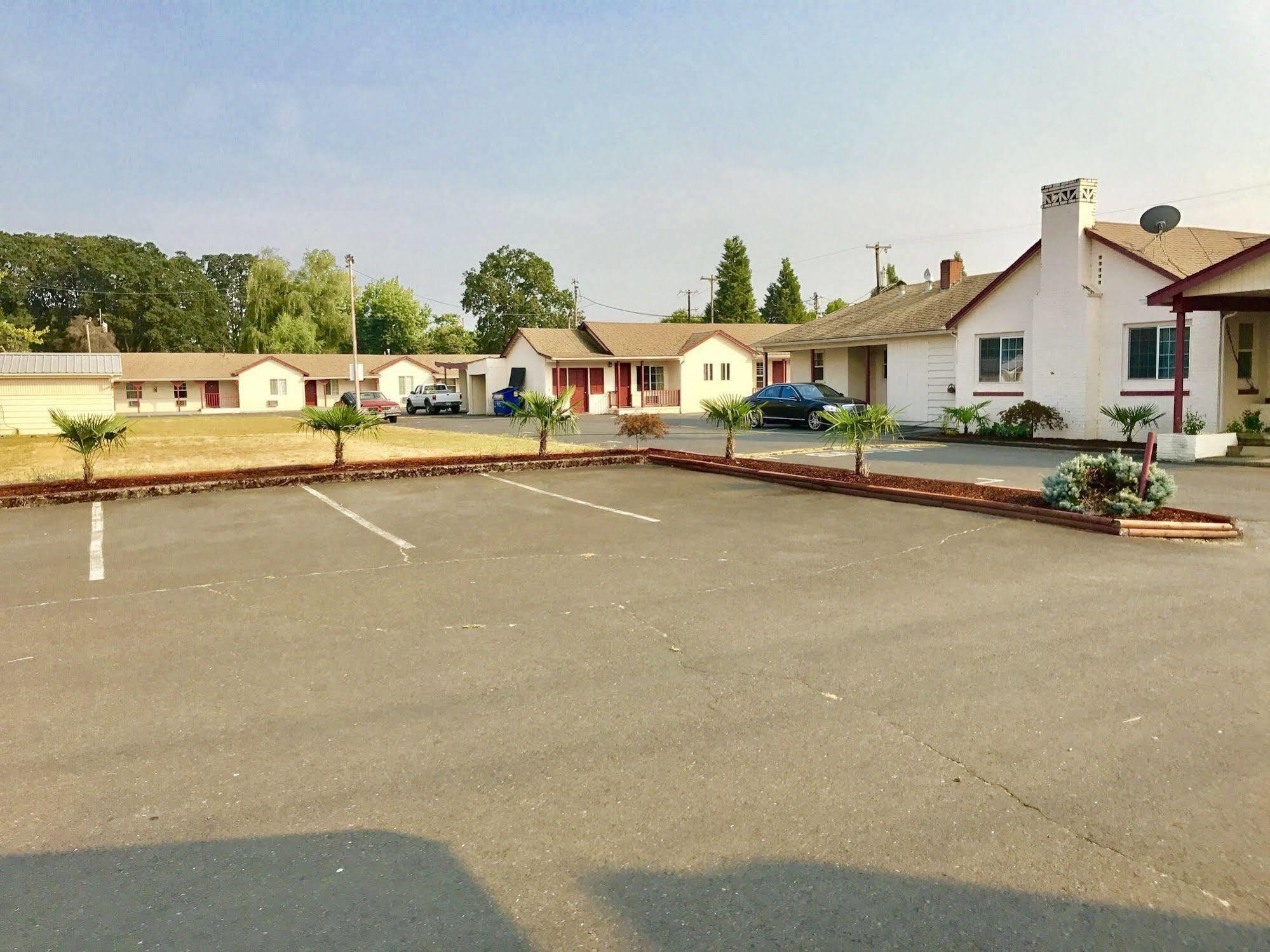 Travelers Inn Motel Сейлем Экстерьер фото